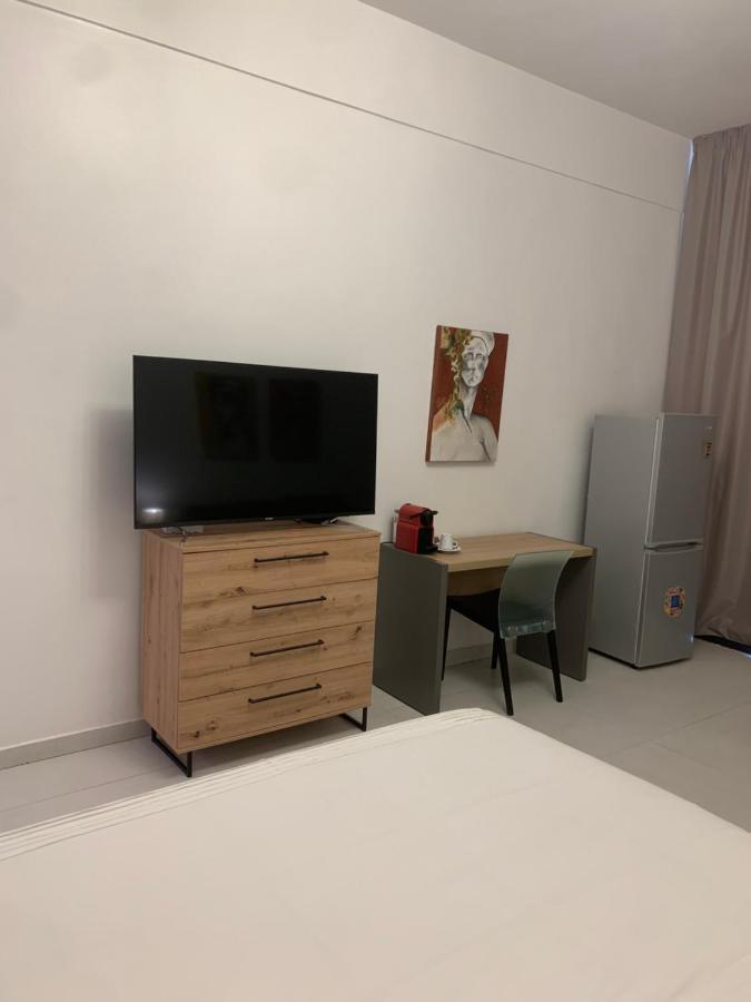 Chez Rima // Studio Tres Chaleureux F1 // Tres Bien Situe ダカール エクステリア 写真